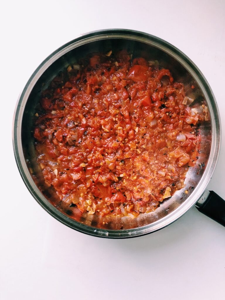 Spicy Roasted Red Pepper & Tomato Sauce {No Blender!} – Whisk & Shout