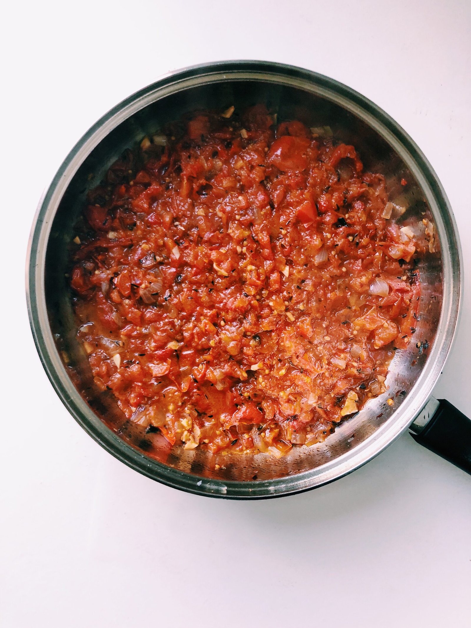 Spicy Roasted Red Pepper & Tomato Sauce {No Blender!} – Whisk & Shout