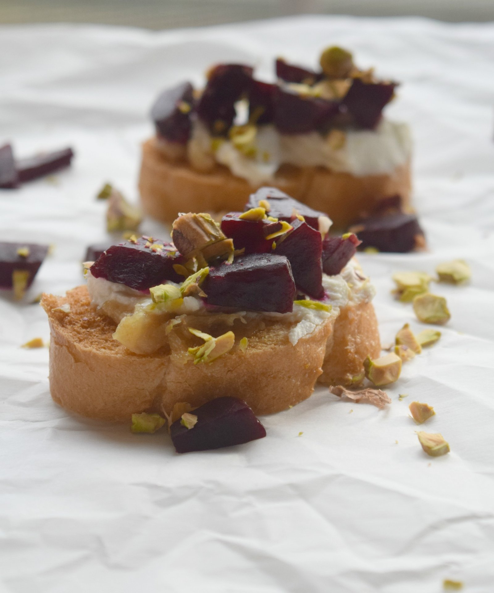 Roasted Beet, Roasted Garlic, Goat Cheese, and Pistachio Crostini – Beer Girl Cooks