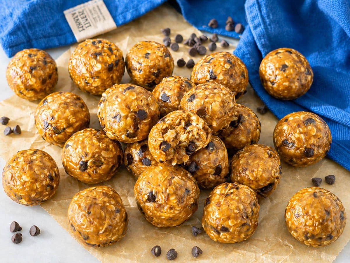 Peanut Butter Energy Balls (No-Bake)